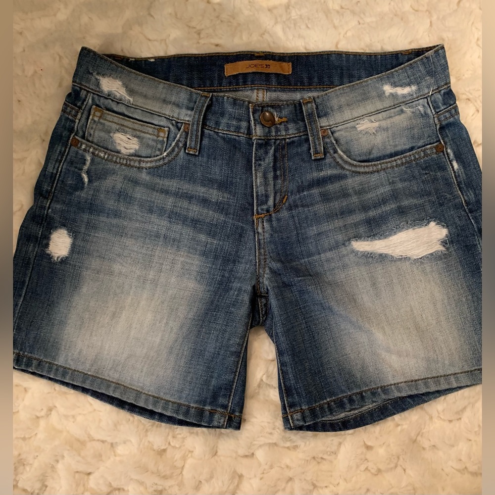JOE’S Women’s Distressed Denim Shorts • NWOT • Size 25